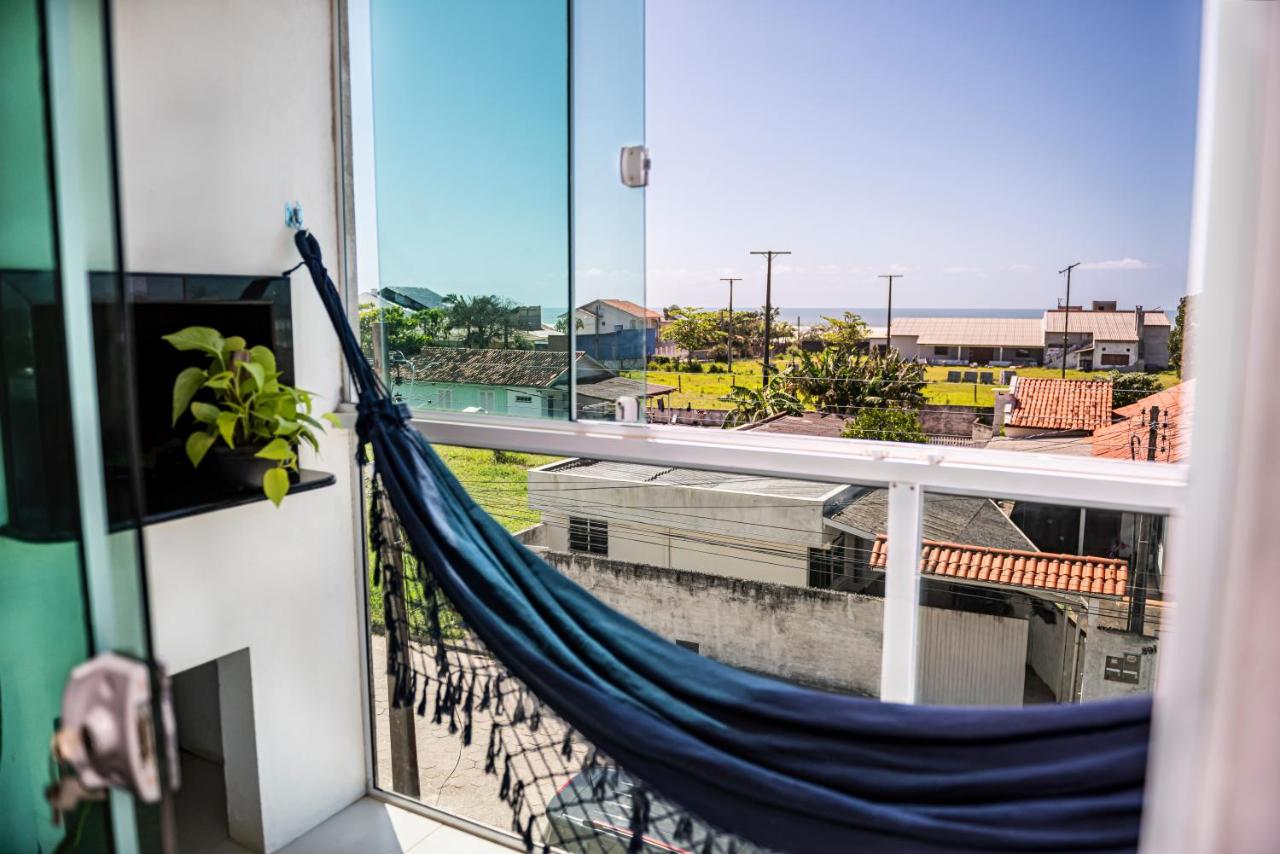Apartamento a 500m da Praia com Vista do Mar, Ar-Condicionado, Churrasqueira, Rede de Descanso e Cozinha Completa - B&B
