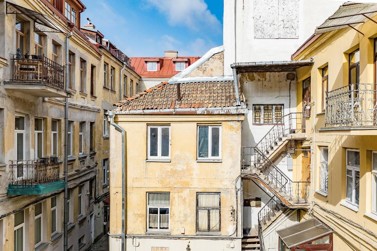 Next to Cathedral Square, Stylish 2BD Gem, Skapo St - Chambres d’hôtes Vilnius