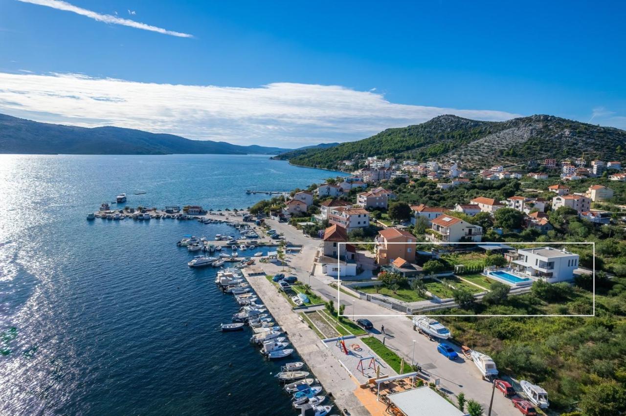 Villa Consido, a 3-Bedroom Retreat with sea views - Chambres d'hôtes Seget Vranjica