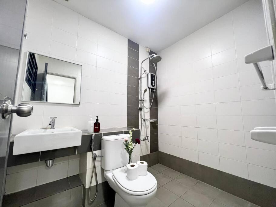 16Pax House Landed Setia Alam Mall SCCC Wi-Fi TV - B&B Shah Alam