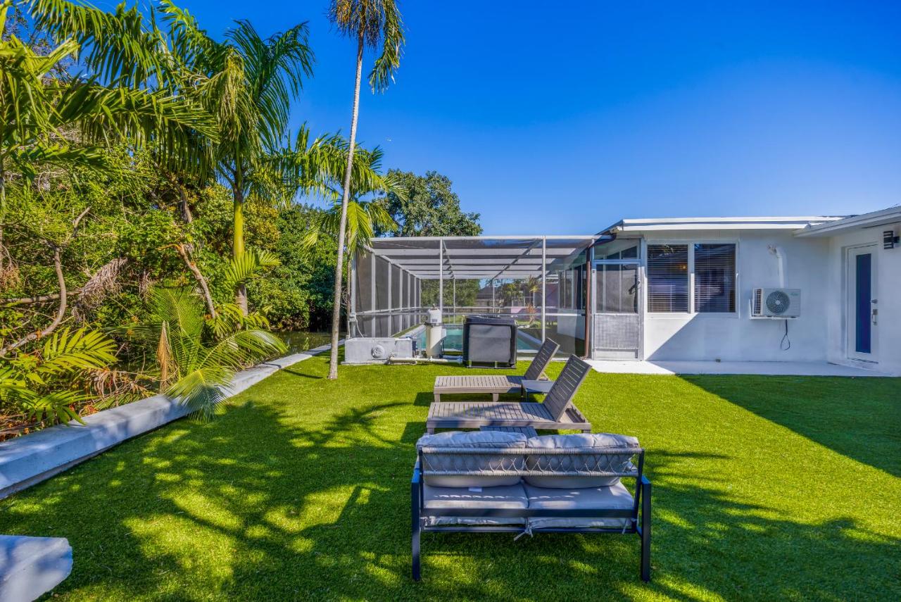 Miami Tropical Dream House with Private Pool and Lake - B&B