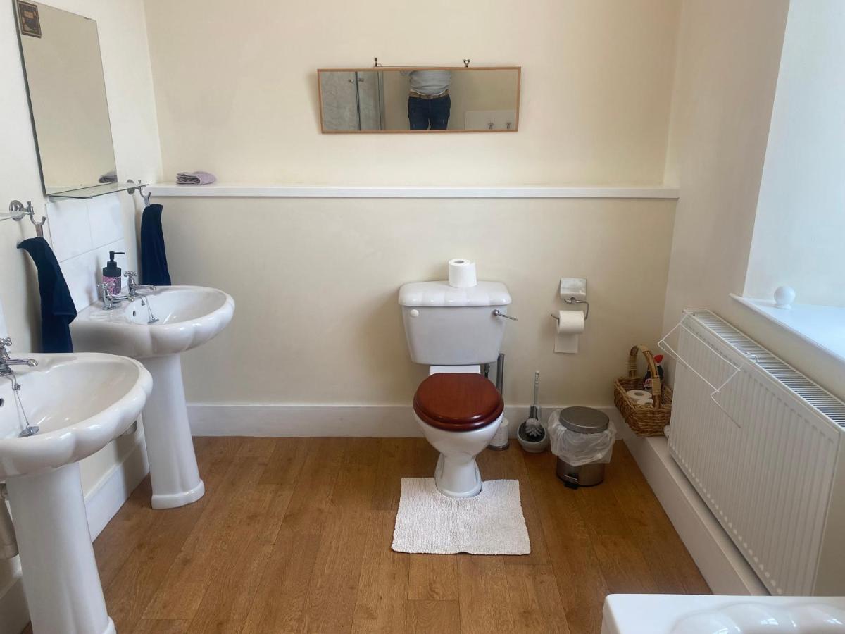 Tweepersoonskamer met Gedeelde Badkamer