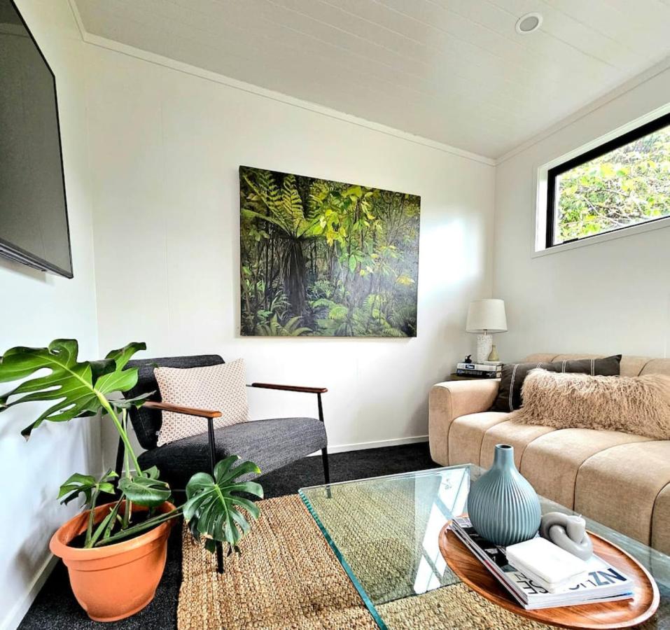 Karamu- Spacious, quiet, and close to amenities - B&B