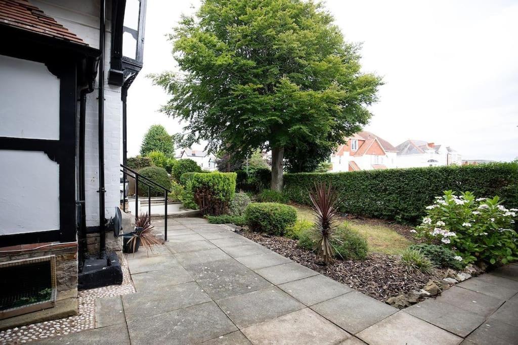ANCHORAGE APARTMENT 6 - Two bed apartment close to the centre and the beach, located in Llandudno, North Wales - B&B Llandudno