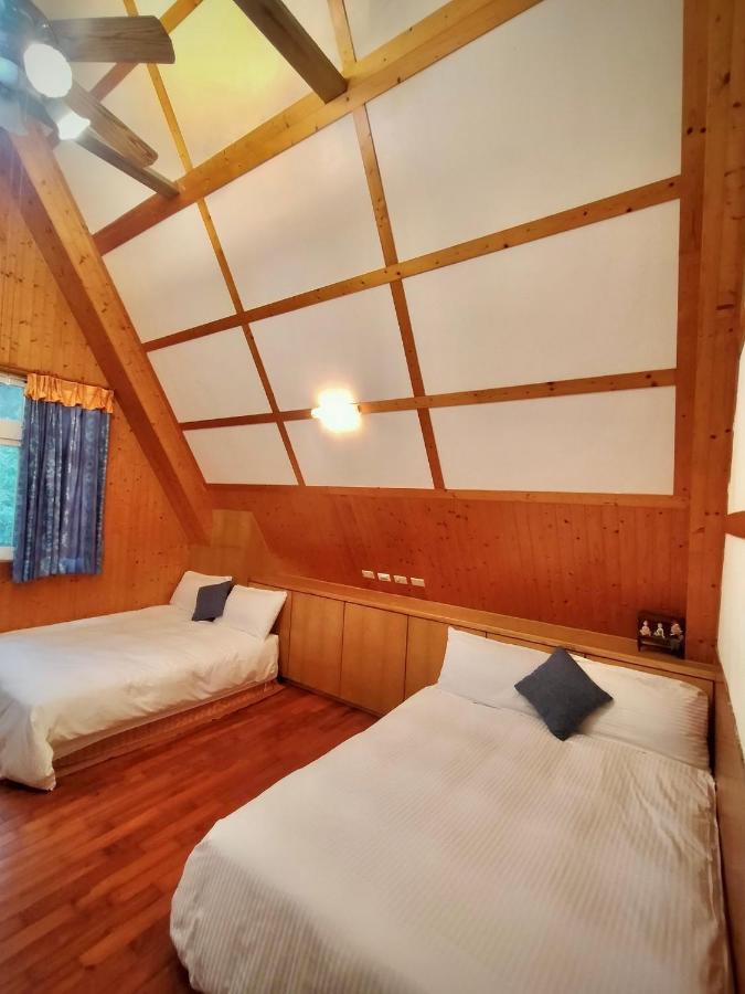 Standard Twin Room with Mountain View