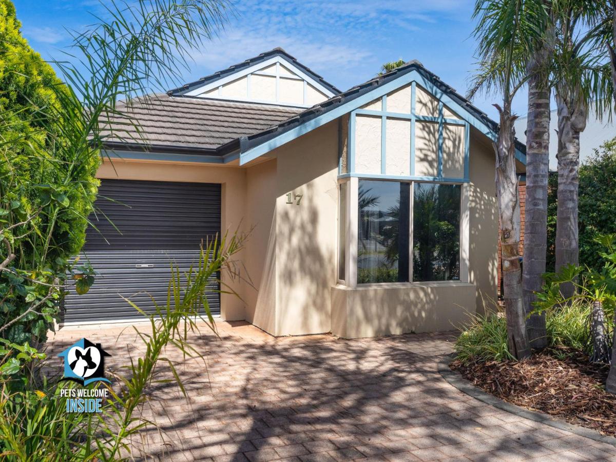 Lake Front - Tropical Retreat at Encounter Bay! - Chambres d’hôtes