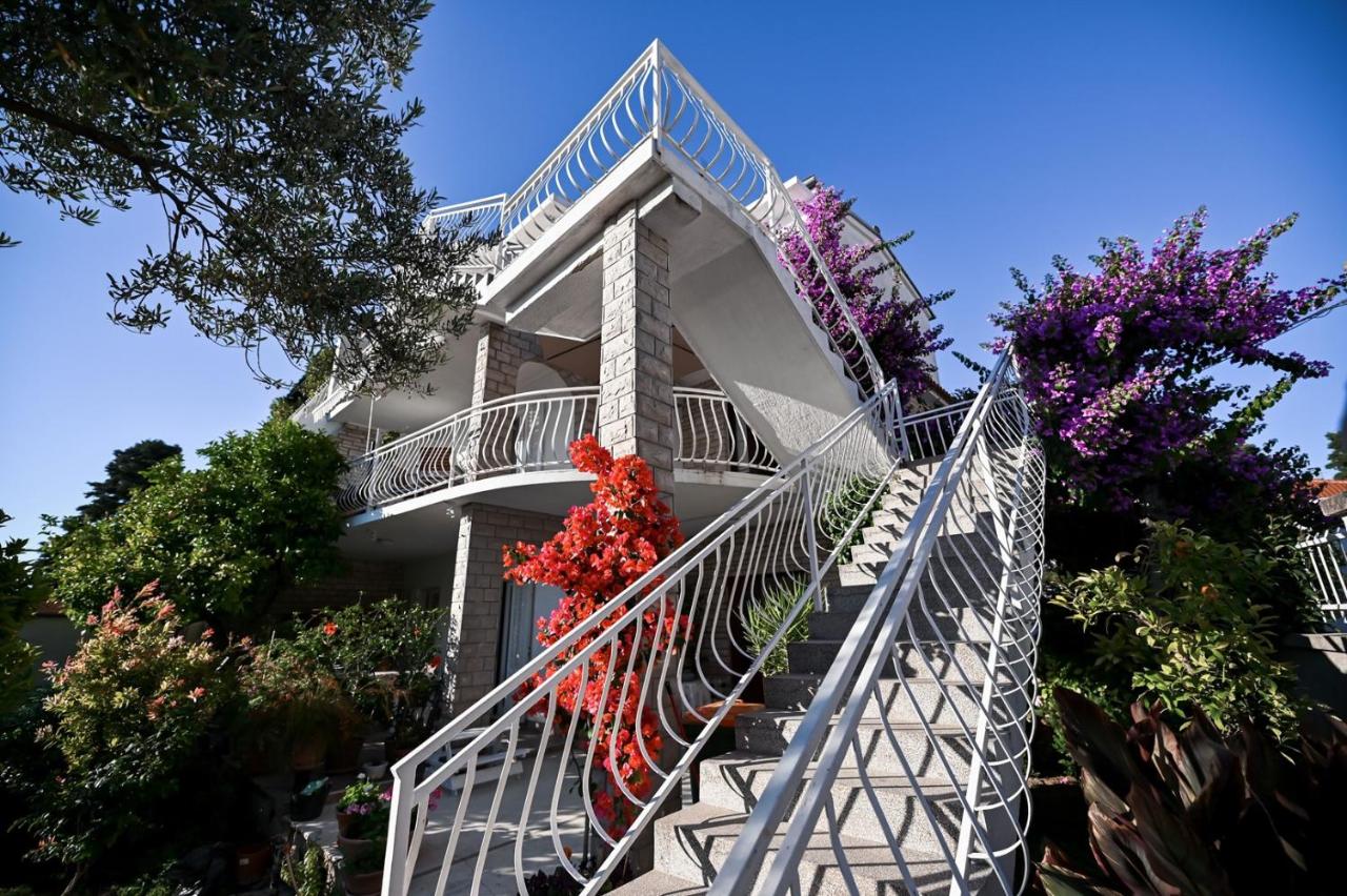 Apartment Rajna - Bed and Breakfast Biograd na Moru