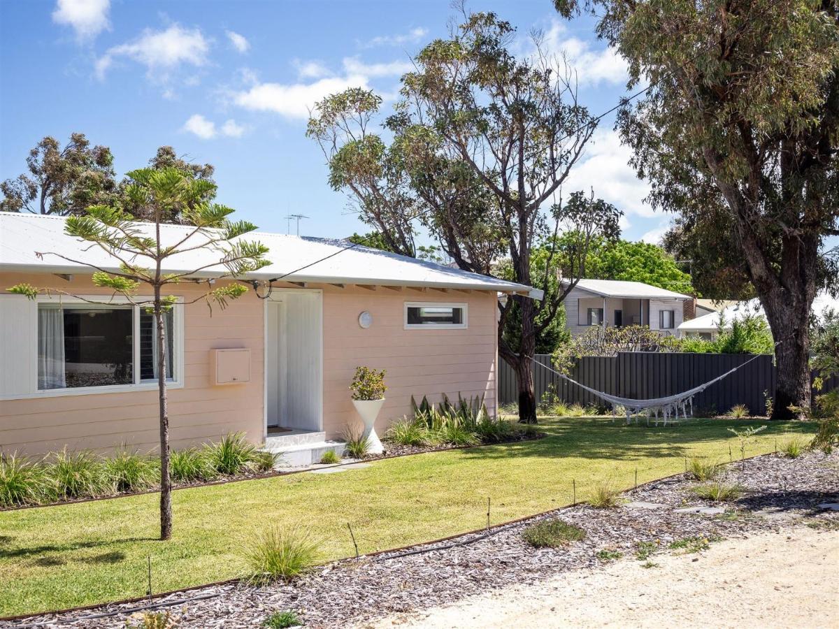 Stylish Shack Falcon Bay - Bed and Breakfast Wannanup