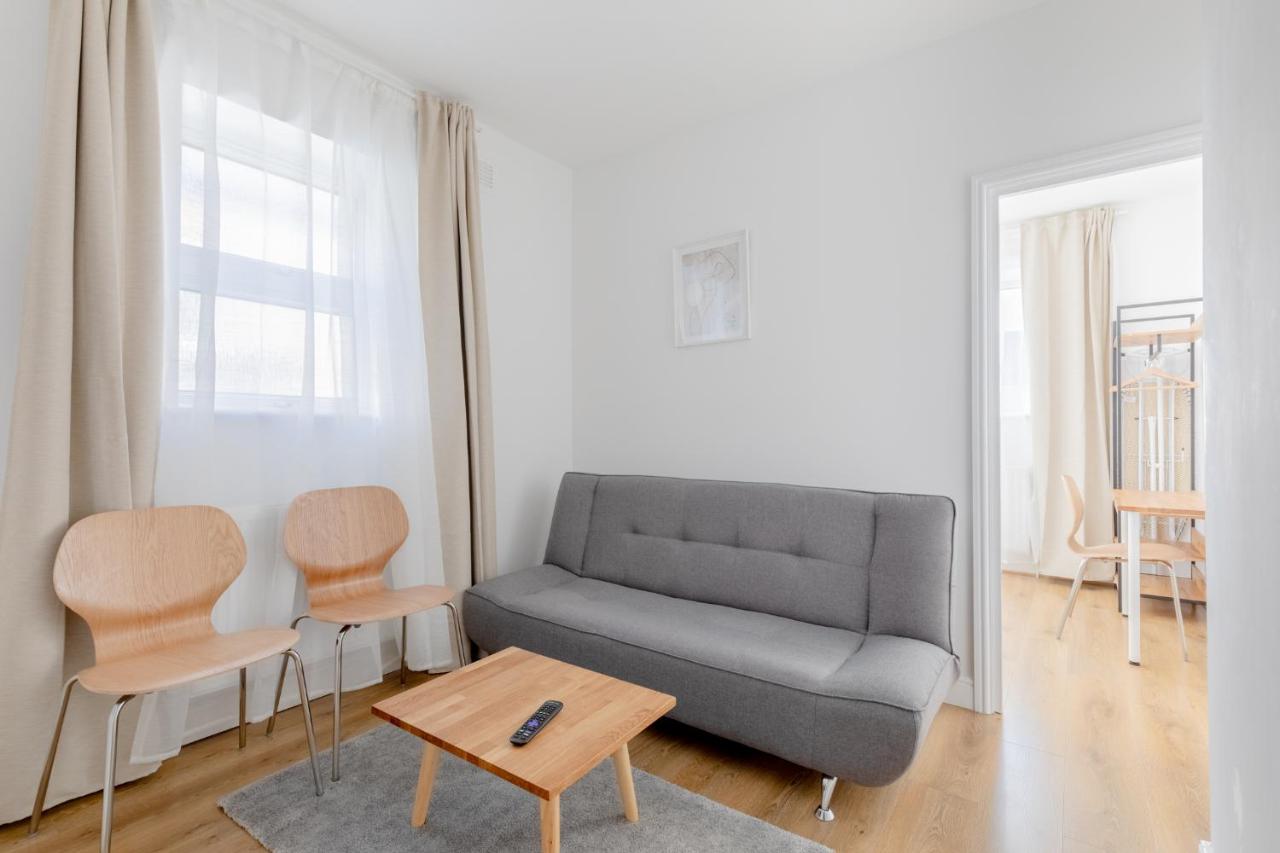 Spacious 2BD Flat Short Walk from ExCel London - B&B Londres