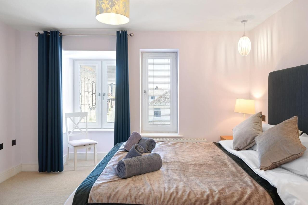 Townhouse Parking 1 Min Walk to Tolcarne Beach - B&B