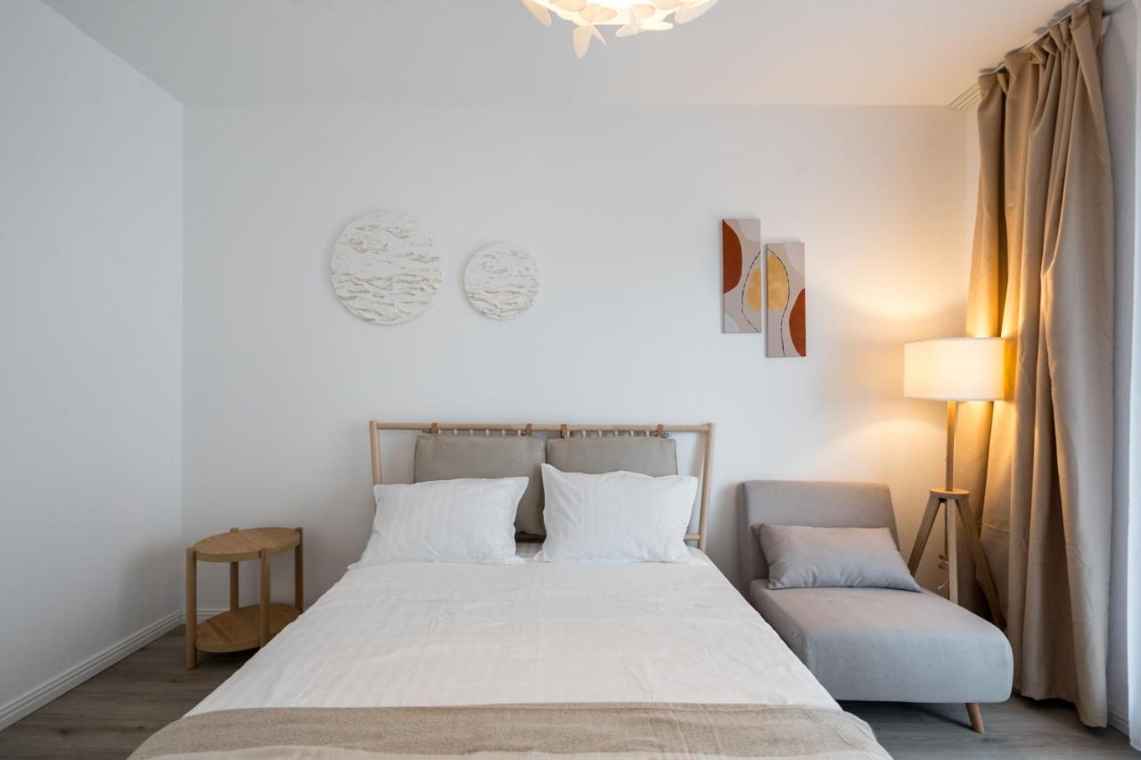 Plaza Residence Studio 214 - Bed and Breakfast Boekarest