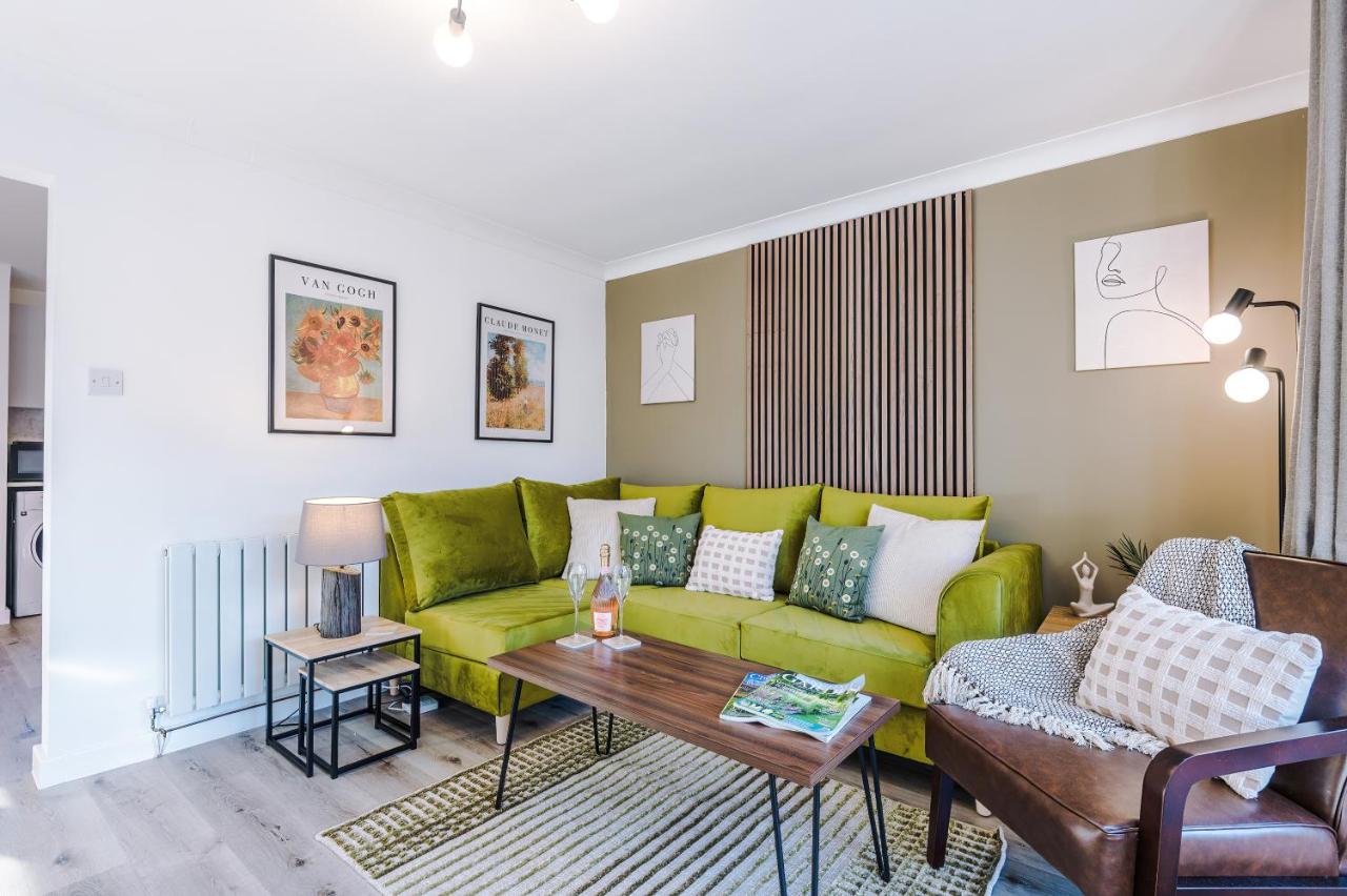 Lovely 2 Bed House in Chester by 53 Degrees Property, Ideal for Business, FREE Parking! - Chambres d'hôtes Chester