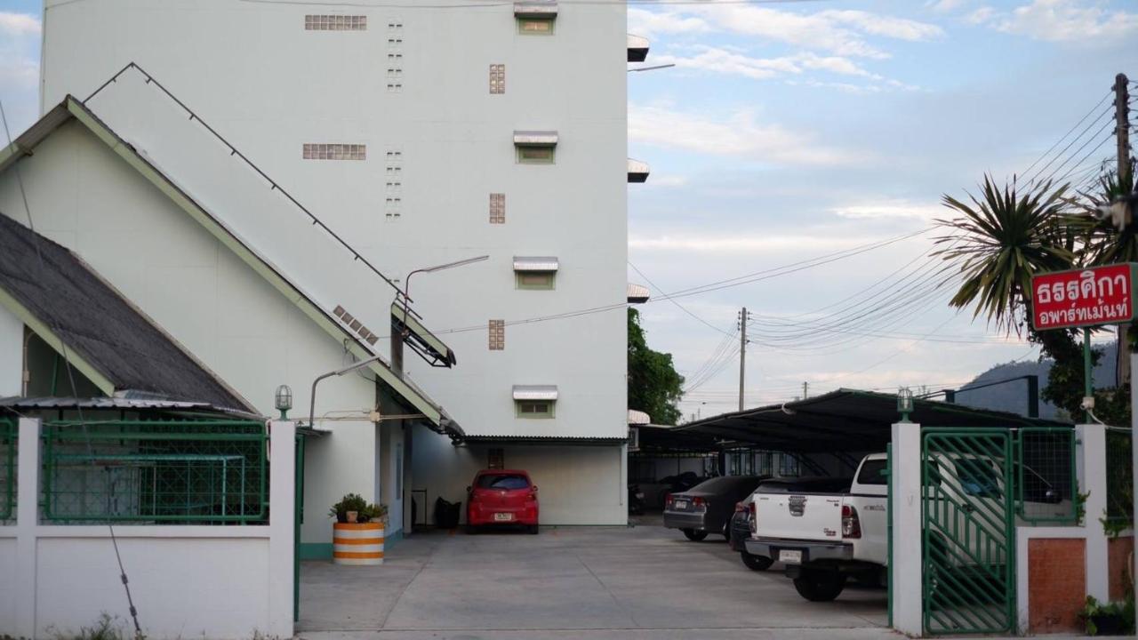 ธรรศิกา อพาร์ทเม้นท์ - Bed and Breakfast