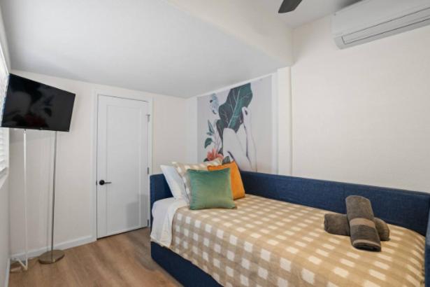 Orange Blossom -2BR Free EV Charger & Parking - B&B