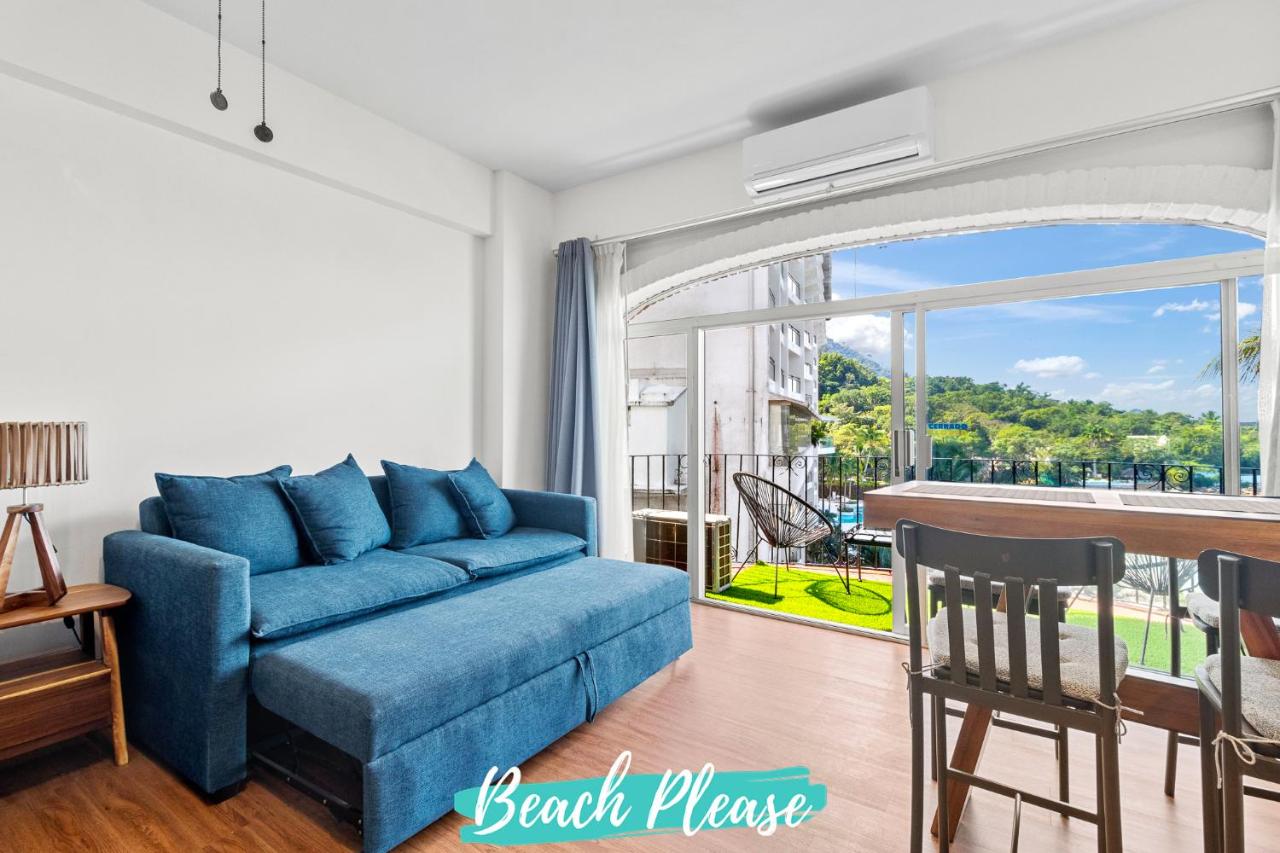 Suite con cama extragrande y vistas al mar