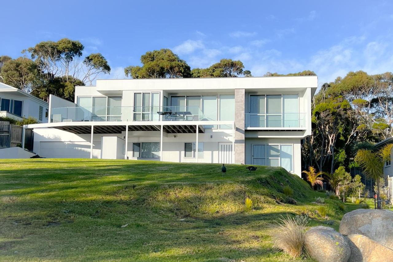 BEACHHOUSE BINALONG Luxury waterfront holiday house at Bay of Fires - Bed and Breakfast