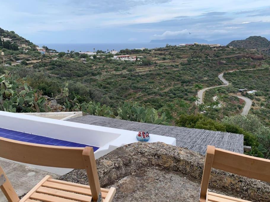 Filicudi Canale Casa Bra - Bed and Breakfast Folcata