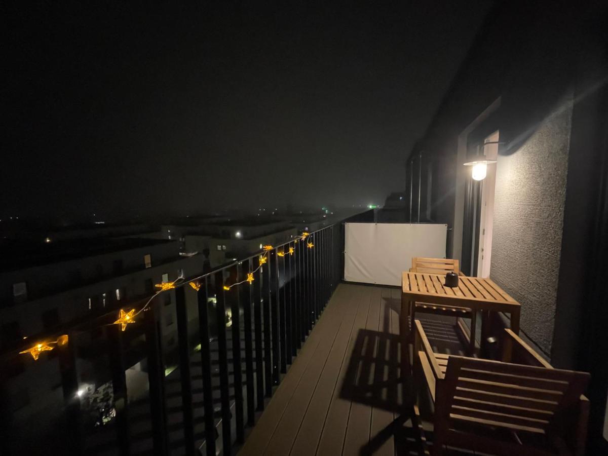 Luxeriöses Penthouse Apartment am BER Flughafen - Bed and Breakfast