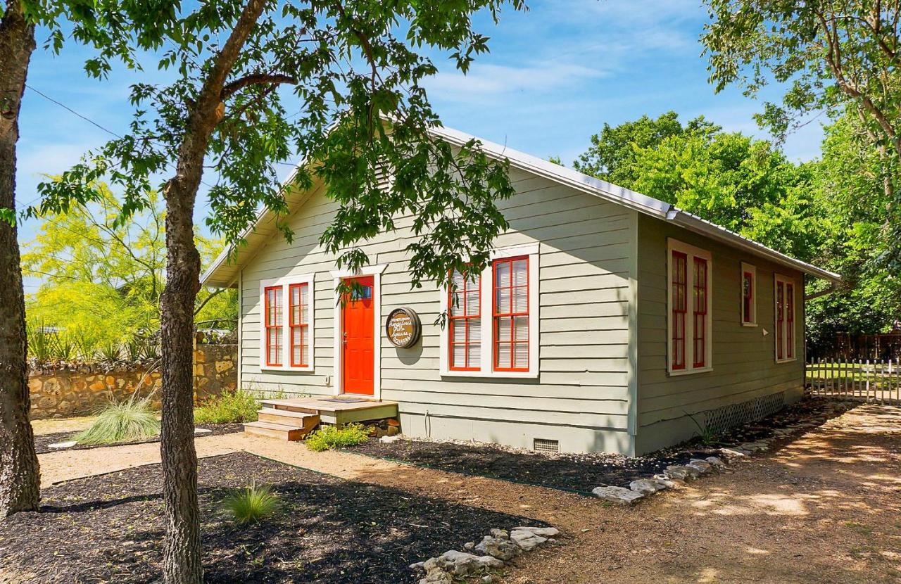 Bungalows on the Square- Unit 1 - B&B Wimberley