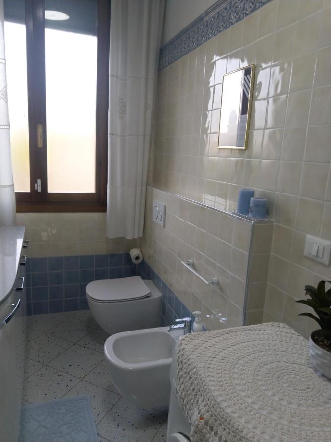 Camera Matrimoniale con Bagno in Comune 