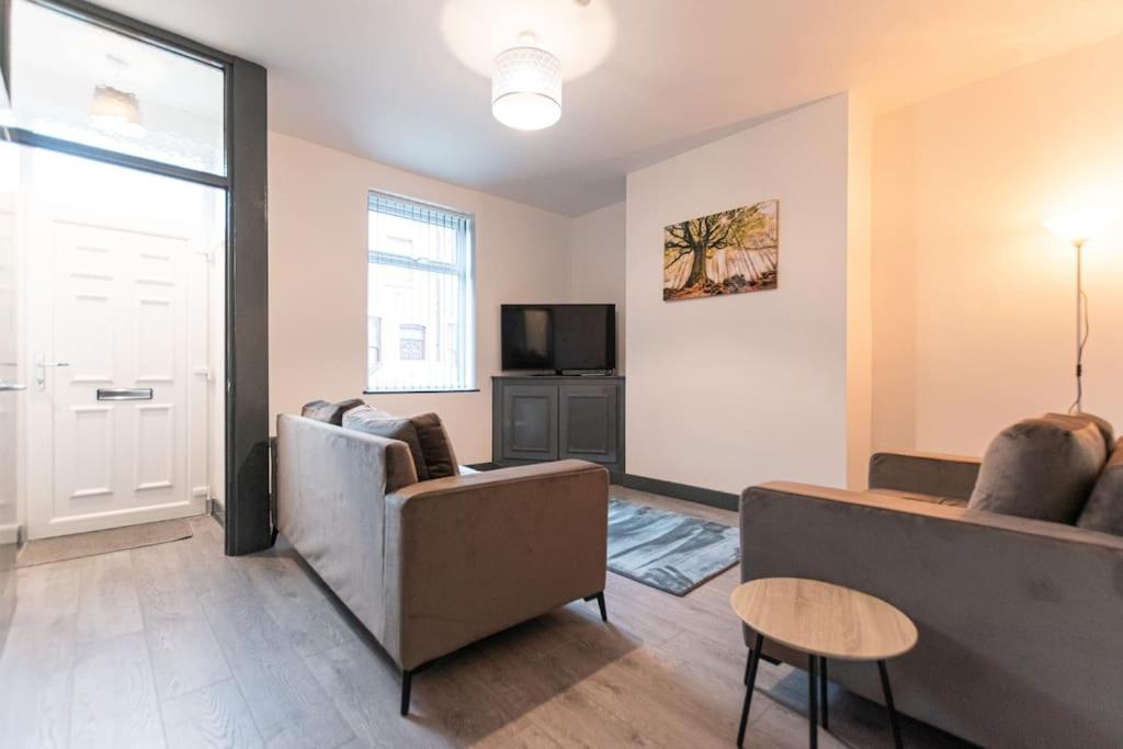 Urmston House - Ferienwohnung Leigh