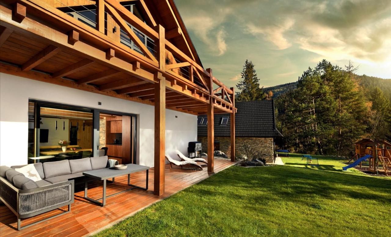 Pet Friendly Chalet Oasis - Luxury 5-Bedroom Chalet With Panoramic Views