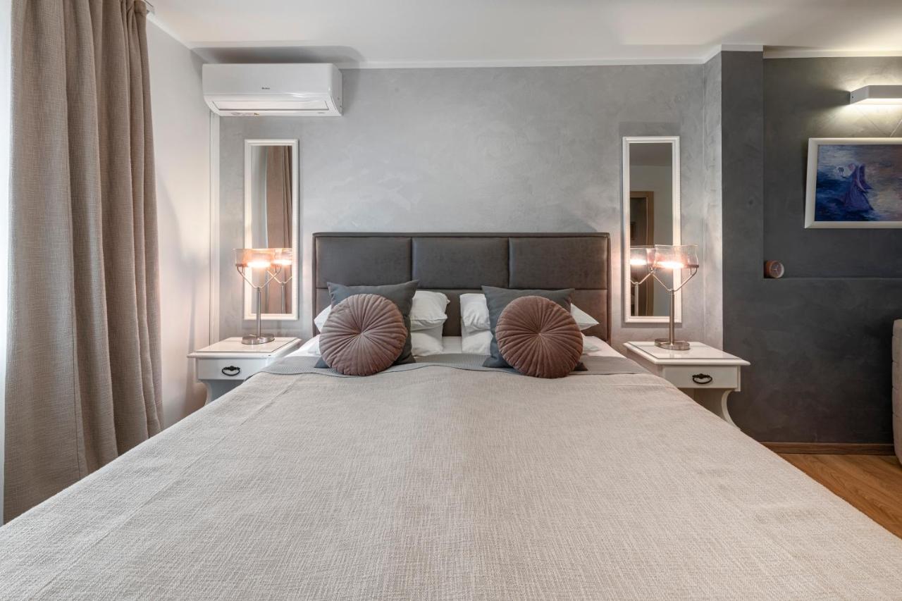 Deluxe Doppelzimmer (2 Erwachsene & 1 Kind)