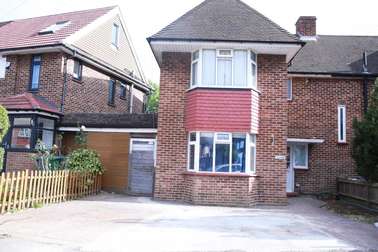 South Harrow Apartment - B&B