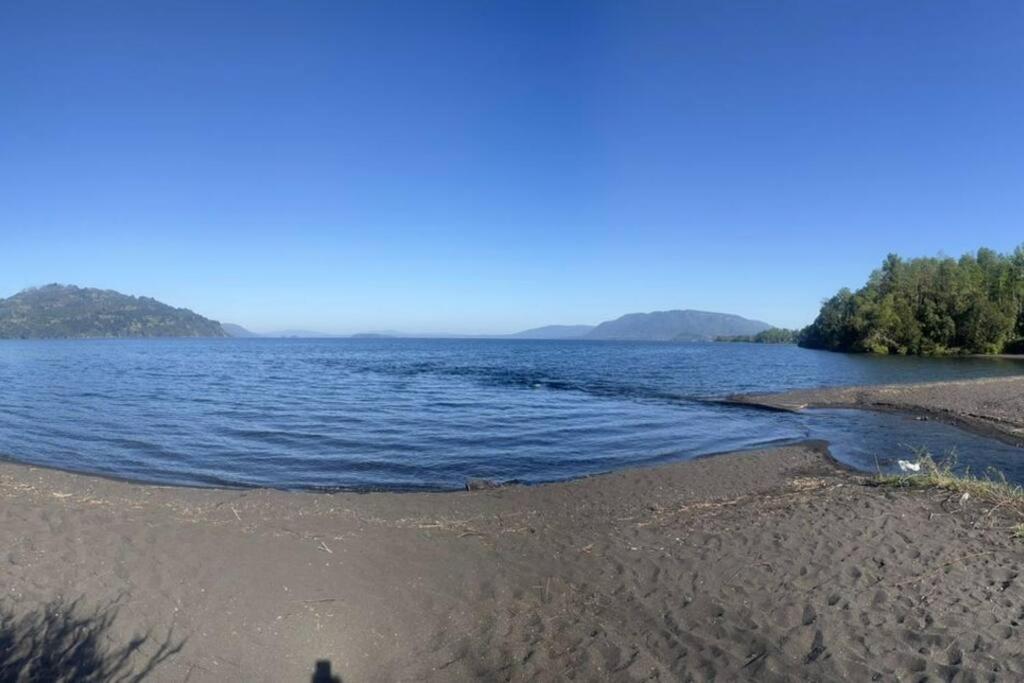 Escape to Our Cosy Wooden Cabin on Lake Calafquén - B&B Pucura