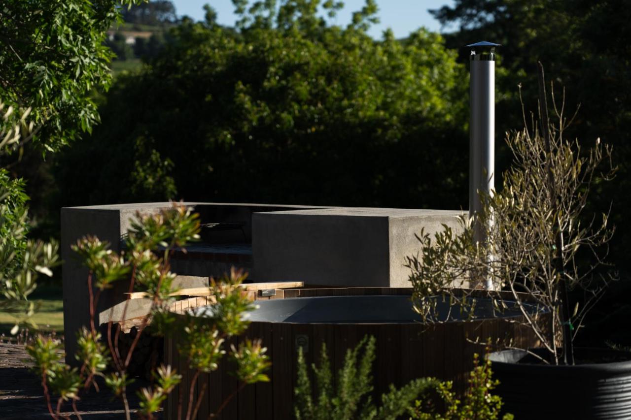 Avemore Vineyard View - wood fired hot tub and full power back up - B&B