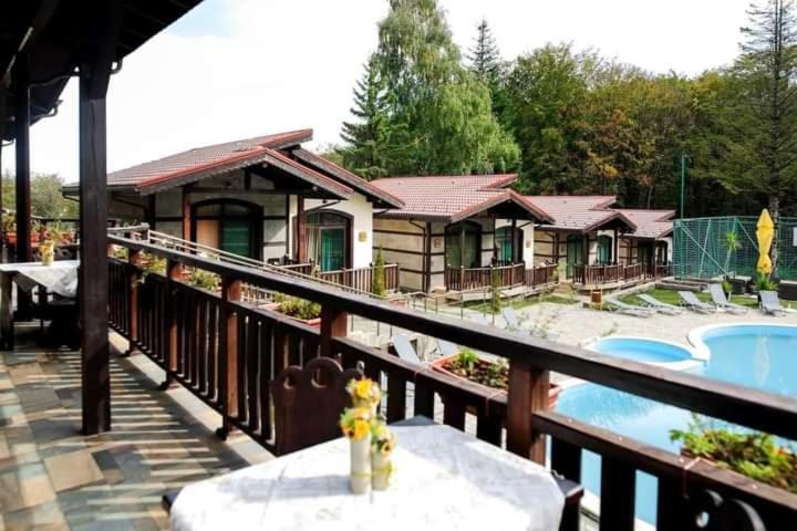 Тодорини Кукли къща за гости - B&B Varshets
