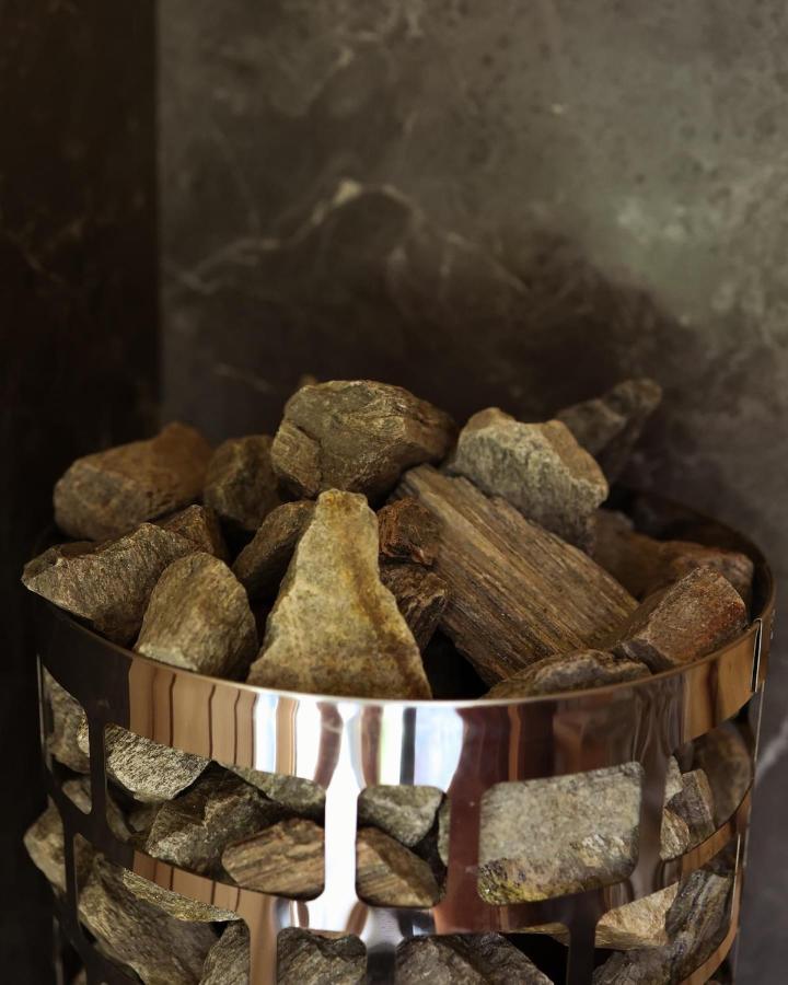 Leśny Azyl Domki z Ogrzewanym Zimowym Tarasem i Jacuzzi na Wyłączność w Samym Środku Lasu - B&B Zwierzyniec