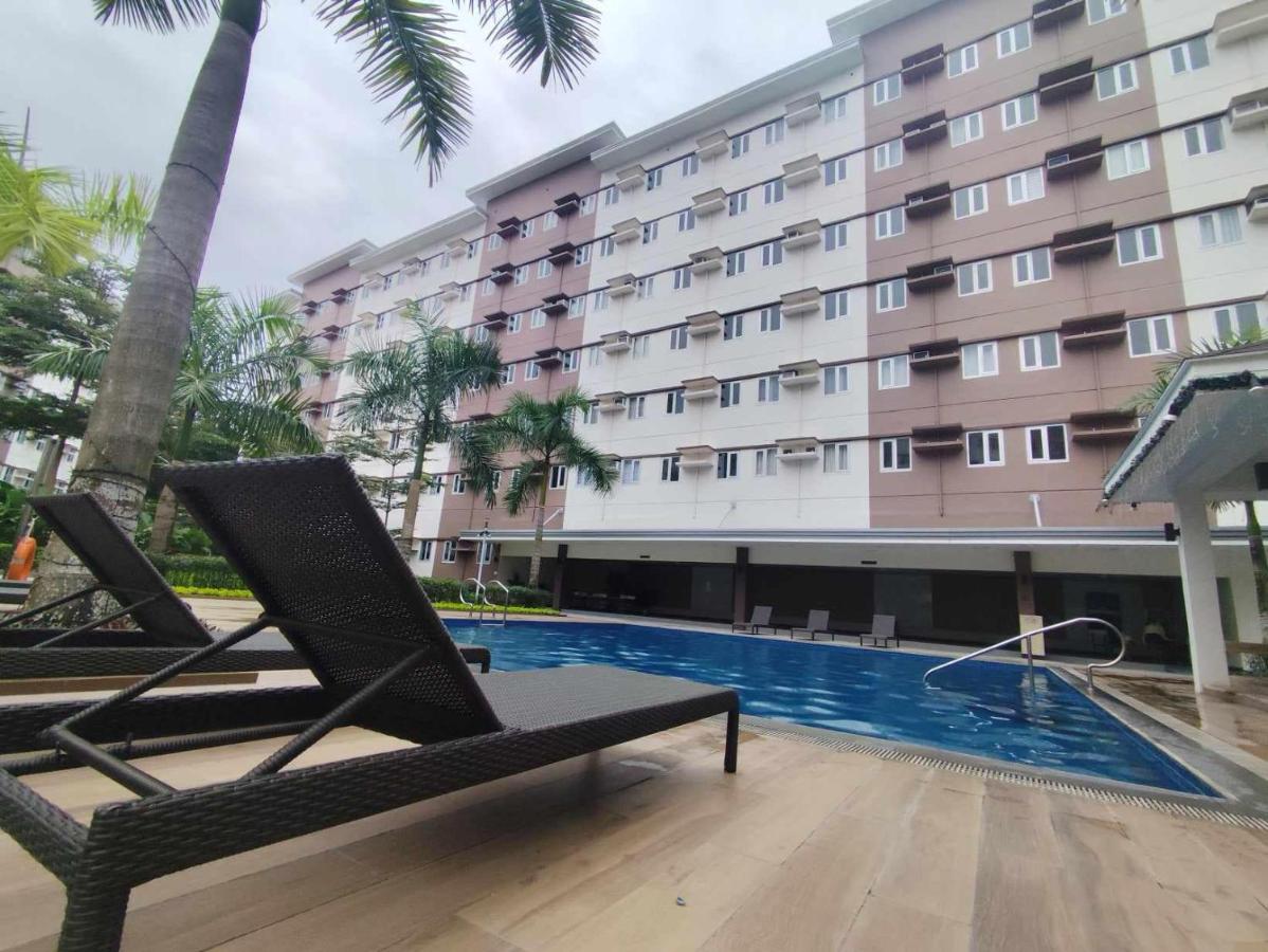 Warm & Cozy Retreat near SM City Trece Martires - Bed and Breakfast