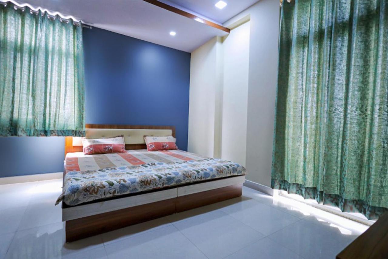 Three-Bedroom Premium Apartment with Balcony