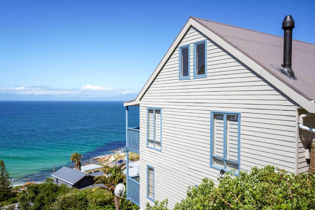 Starboard House - Characterful house above Glencairn beach - sleeps 6 - B&B