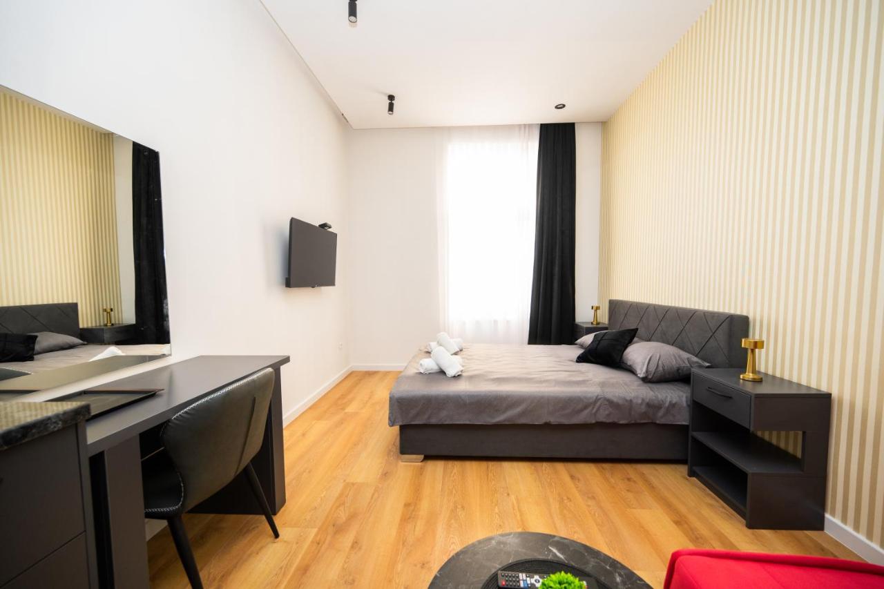 Deluxe Studio