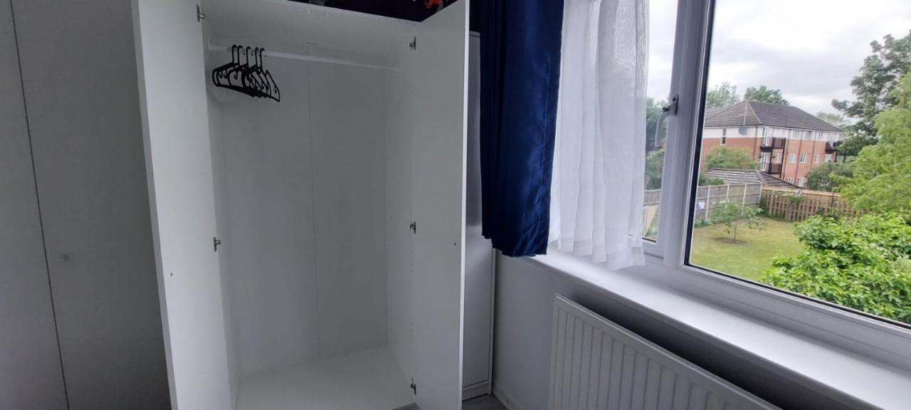 London Travellers Room - Romford, Hornchurch, Gidea Park to Heathrow via Elizabeth line - Bed and Breakfast