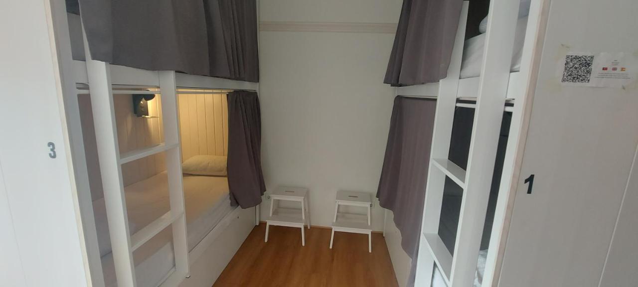 Posto Letto in Dormitorio Maschile per 4 Persone
