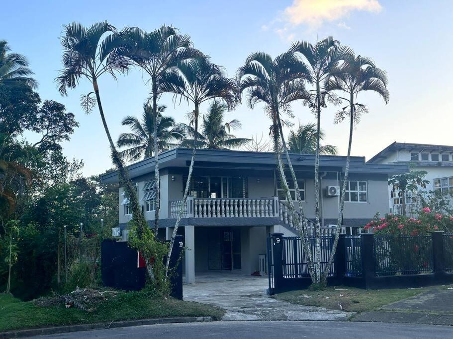 3 Bedroom Modern Executive Flat in Namadi Heights - Chambres d’hôtes Suva