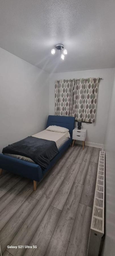 Room close to Heathrow All terminal - B&B