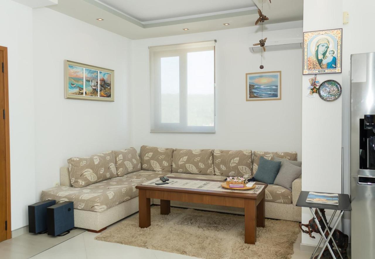 Balchik Sea View Escape 5BR Luxury with Hot Tub & Free Parking - Chambres d'hôtes Balchik