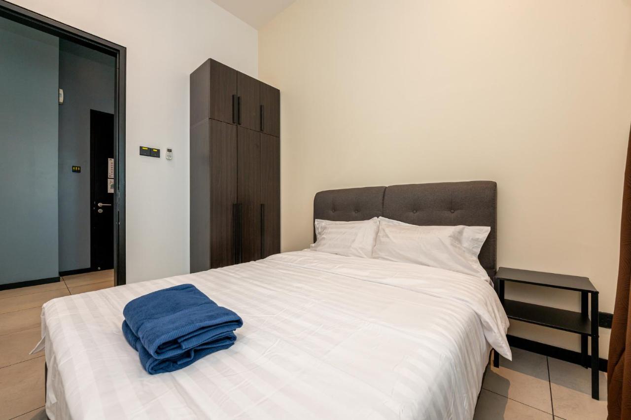 Two-Bedroom Deluxe Apartment with Balcony
