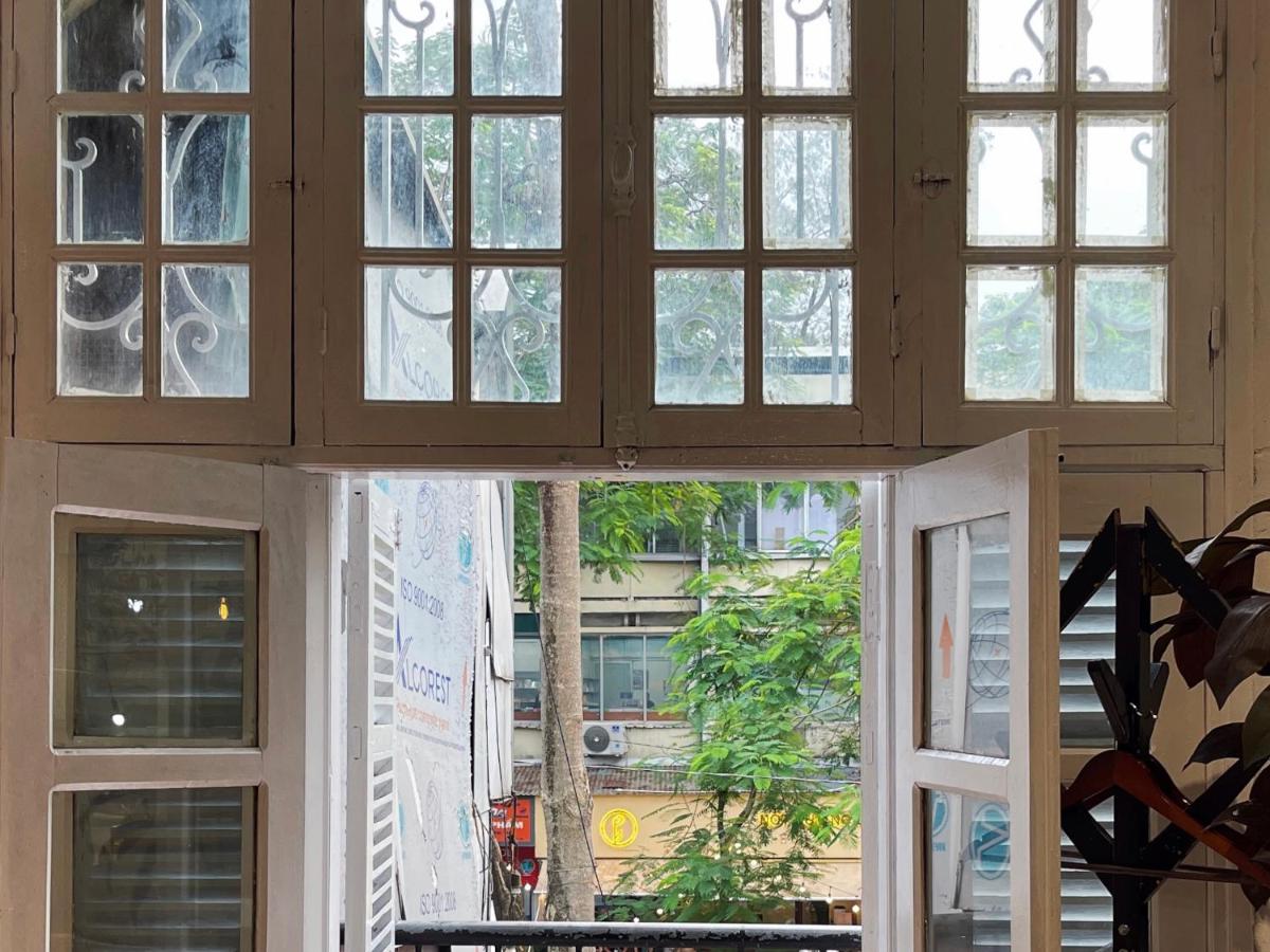 Nih Homestay Classic Room 2Bed with balcony Near Hoan Kiem Lake - Ferienwohnung Hanoi