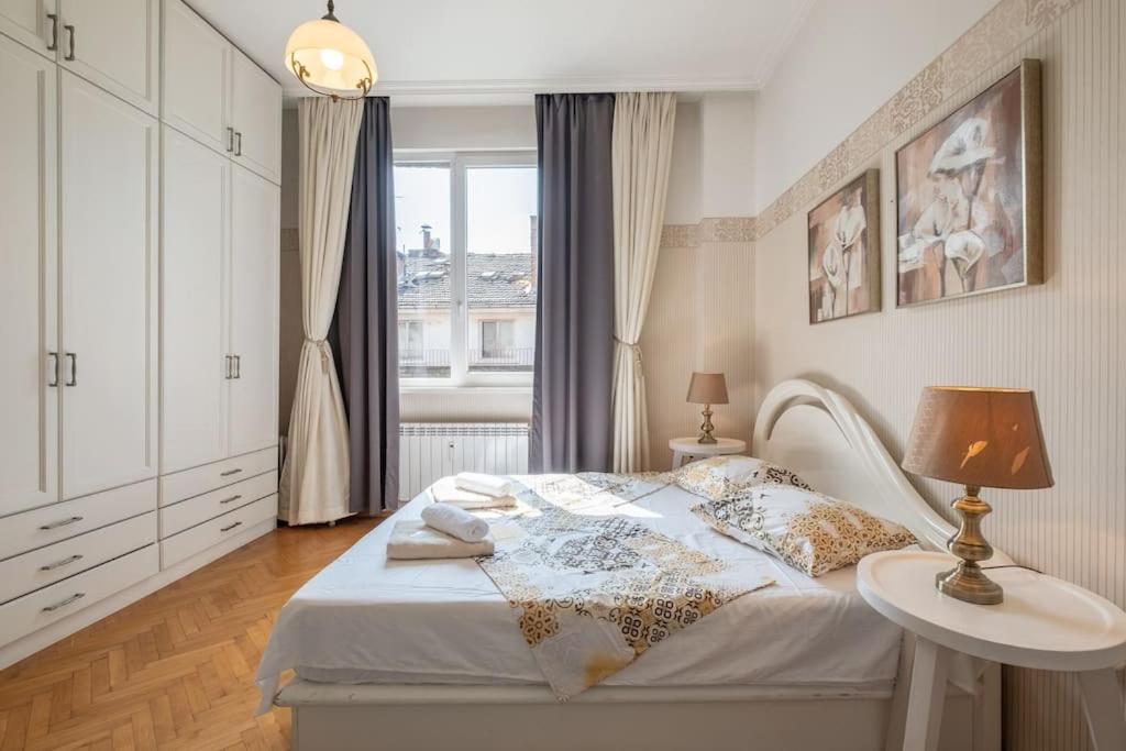 Aristocratic Elegant 2 BDRM spacious home TOP CENTER - Ferienwohnung Sofia