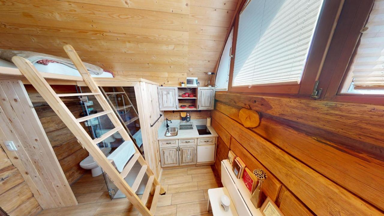 Small Chalet with Terrace and Hot Tub