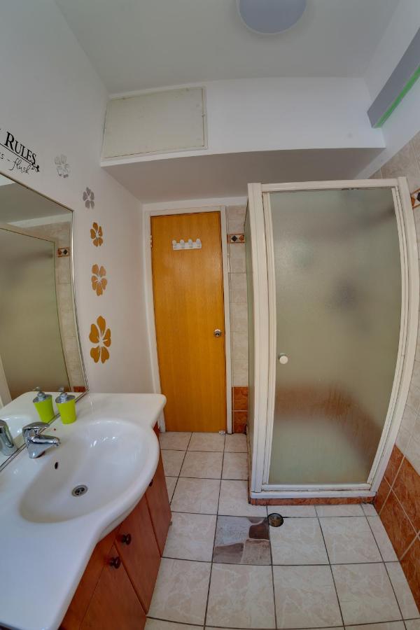 Doppelzimmer mit Gemeinschaftsbad und Balkon