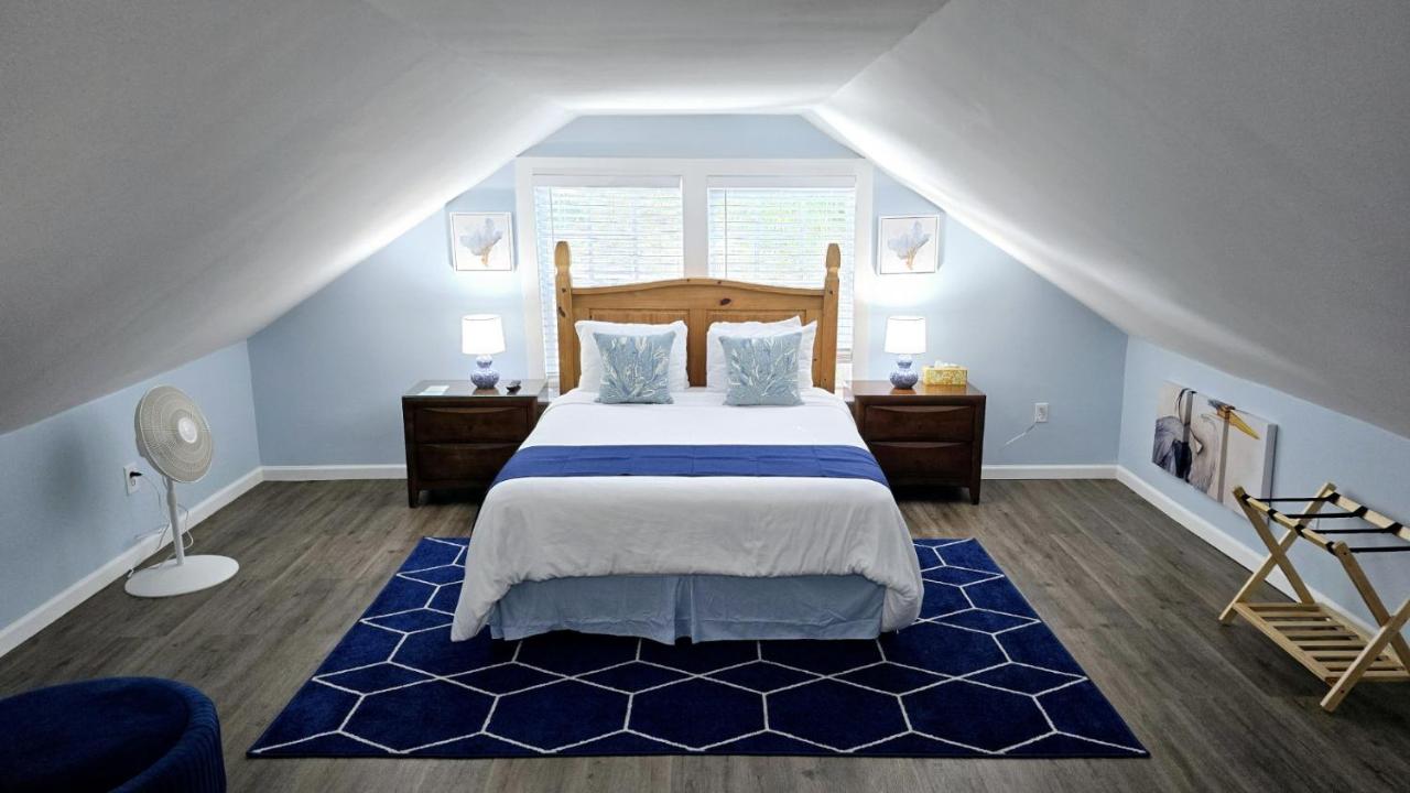 Queen Room