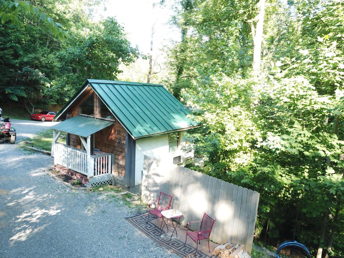 Stoney Mtn High-duh-way 420&Pets yes - B&B