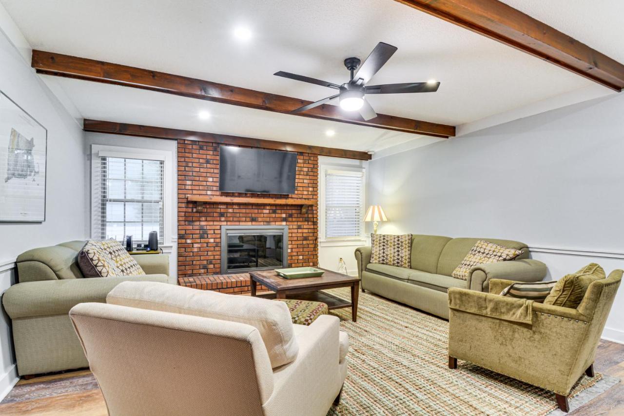 Walk to Parks and Town Square Cary Home with Yard! - Bed and Breakfast