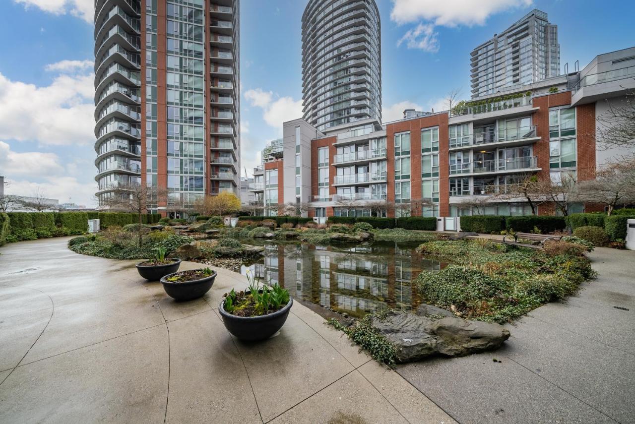 Great Ocean Mountain & City views with one free parking - B&B Vancouver